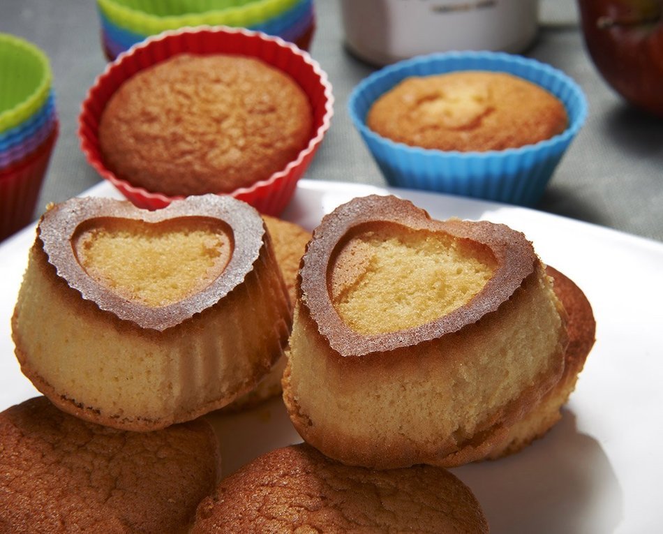 Chefaith 24-Pcs Reusable Silicone Baking Cups, Cupcake Liners, Muffin Cups [12 Heart-Shaped & 12 Round Cups, Each... N5