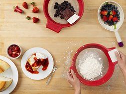 Chef&#039;n Sift&#039;n Sieve Flour Sifter and Sieve N6