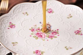 Jusalpha Elegant Embossed Porcelain 3-tier Cake Stand/ Cupcake Stand/ Tea Party Pastry Serving platter in Gift... N6