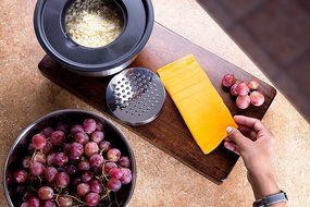 Chef Essential Stainless Steel Non-Slip Mixing Bowls Set with Lids and Graters, Set of 5, Black N3