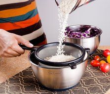 Chef Essential Stainless Steel Non-Slip Mixing Bowls Set with Lids and Graters, Set of 5, Black N16