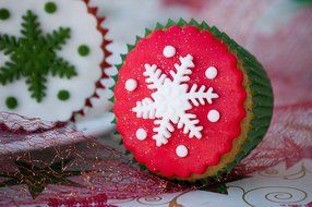 LIHAO Set of 3 Pieces Sugarcraft Fondant Snowflake Plunger Cutter Mold N2