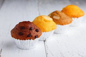 Mrs. Anderson&rsquo;s Baking Foil Muffin and Cupcake Cup Liners, Regular Size N2