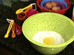 Zak! Designs Confetti Mixing Bowls (4 Piece Set), Durable and BPA-free Melamine, Assorted Orange N13