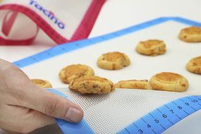 Baking Mat Set (2 Pack), Non- Stick Silicone Baking Mat, Premium Half Sheet Baking Mat with Measurements N2
