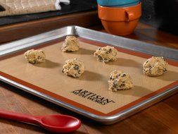 Artisan 2-Piece Professional Baking Set with Quarter-Size Cookie Sheet Pan and Silicone Baking Mat with Red Border N16