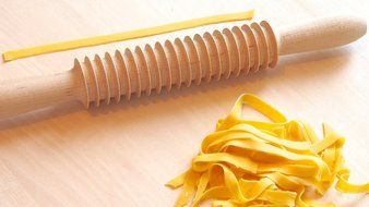 Eppicotispai Beechwood fettuccine Cutter Rolling Pin, Large N2