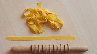 Eppicotispai Beechwood fettuccine Cutter Rolling Pin, Large N10