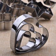 12 Pieces Metal Cookie Cutters, 3 Stars Shape, 3 Flowers Shape, 3 Round Shape, 3 Hearts Shape (Assorted Sizes) N4