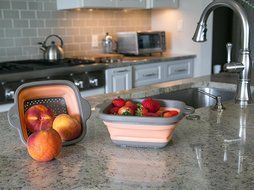Internet&rsquo;s Best 2 Piece Collapsible Colander Strainer Set | Self Draining Pasta Bowl | Kitchen Food Washing Strainer... N3