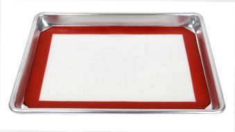 New Star 38439 Commercial 18-Gauge Half Size Aluminum Sheet Pan and Silicone Baking Mat Set, 13 by 18-Inch N2