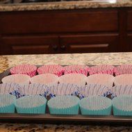 Quarterfold &amp; Dots Premium Greaseproof Cupcake Liners No Muffin Pan Needed Cupcakes Papers 64 Count - Gold, White N10