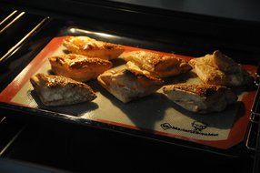 Shc-Nonstick Silicone Baking Mat-Silpat Baking Sheet Liner, 16 1/2x11 Corner Cut to Fit Your Trays/Pans N5
