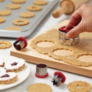 Cake Boss 6-Piece Classic Linzer Cookie Cutter Set, Red N7