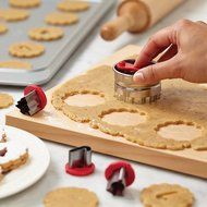 Cake Boss 6-Piece Classic Linzer Cookie Cutter Set, Red N12