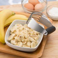 Spring Chef Dough Blender, Top Professional Pastry Cutter with Heavy Duty Stainless Steel Blades, Medium Size N5