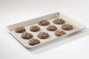 Nordic Ware Natural Aluminum NonStick Commercial Baker's Half Sheet N2