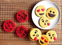 Heart Eyes Emoji Cookie Cutter N6