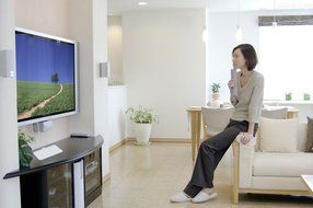 1byone 50 Miles Amplified HDTV Antenna with USB Power Supply and 20 Feet Coaxial Cable - White/Black N8