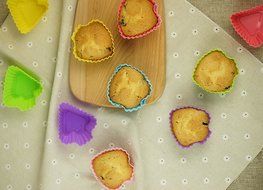 MIREN Reusable and Non-stick Silicone Baking Cups / Cupcake Liners/Muffins Cup Molds in storage Container-24 Pack... N10