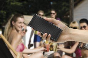 iLuv WAVECASTBK Wavecast Portable Stereo Bluetooth Speaker (Black) N6
