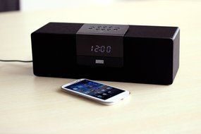 August SE50 Bluetooth BoomBox Speaker with FM Radio for iPhone, Samsung Galaxy, Nokia, HTC, Blackberry, Google... N11