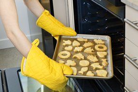 Tiger Chef Full Size Aluminum Sheet Pan - Commercial Bakery Equipment Cake Pans - NSF Approved 1 Dozen (12, 18... N3