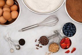 Estilo 12 Piece Stainless Steel Mixing Bowls, Includes Measuring Cups, Measuring Spoons And Barrel Whisk N3