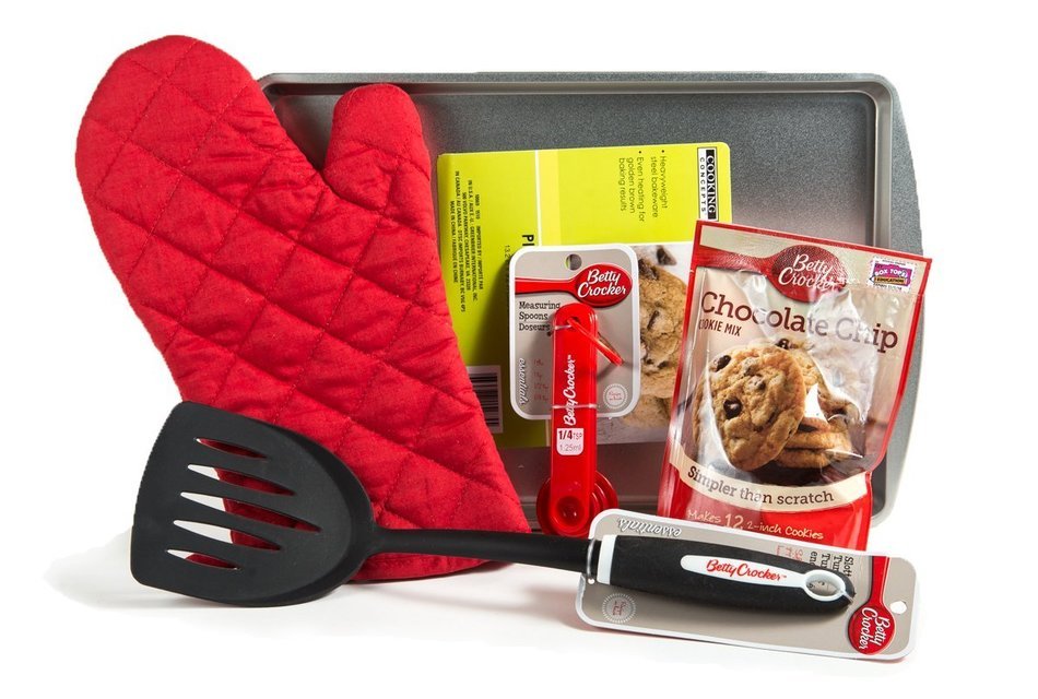 Chocolate Chip Cookie 5 Piece Baking Bundle - Cookie Sheet, Oven Mitt, Measuring Spoons, Nylon Turner/Spatula,...