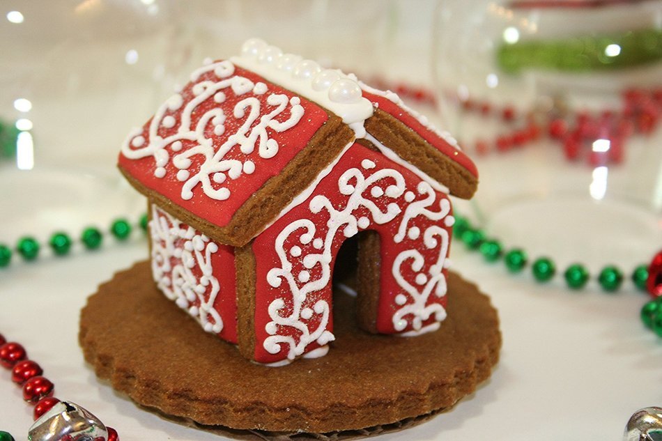 Gingerbread House Hugger Cutter N6