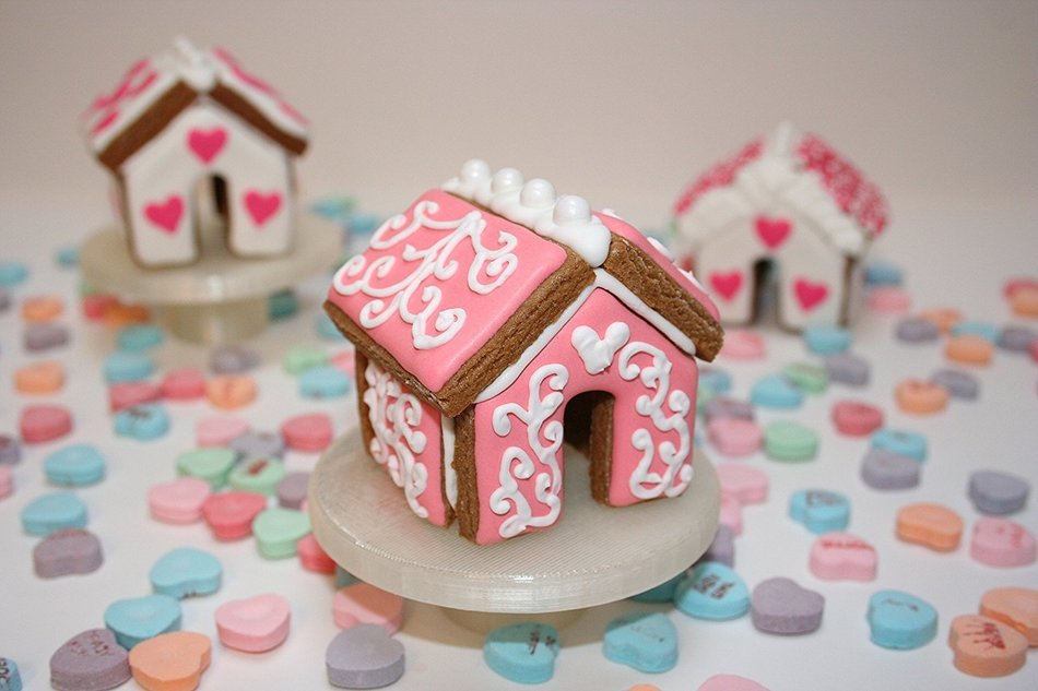 Gingerbread House Hugger Cutter N8