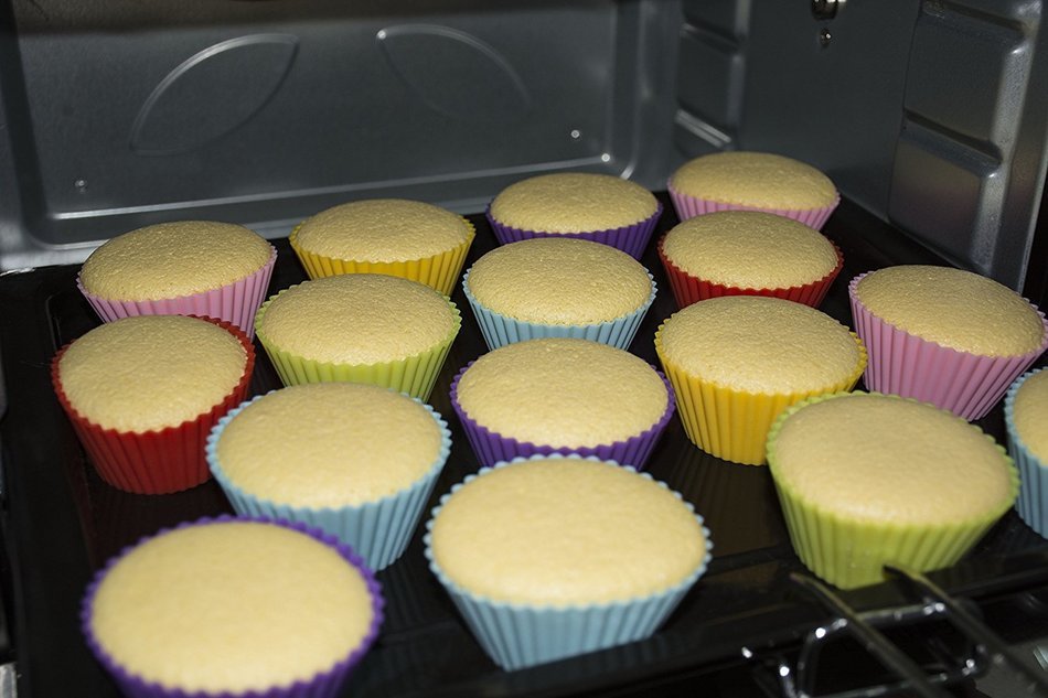 LAVAVIDA Silicone Baking Cups, 24 Pack 6 Colors Cupcake Liners, Reusable & Nonstick Muffin Cups Cake Molds N7