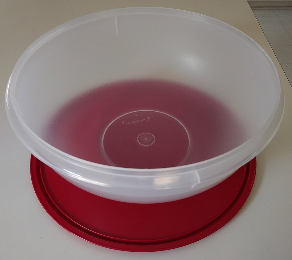 Tupperware Fix 'N Mix Bowl in Holiday Red