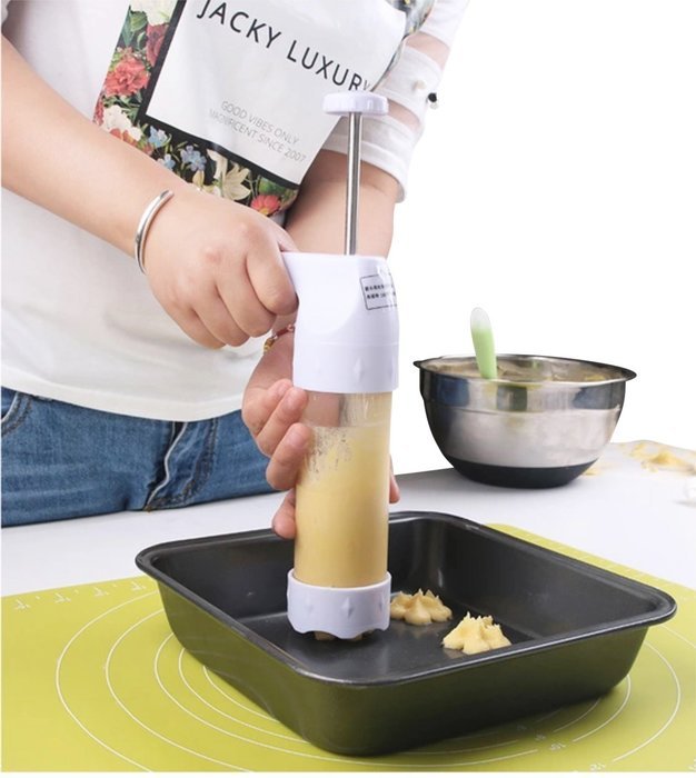 JJMG NEW Comfort Grip Stylish Cookie Press Kit Cake Cookies Making Decorating Gun &ndash; 12 Discs and 6 Icing tips N2
