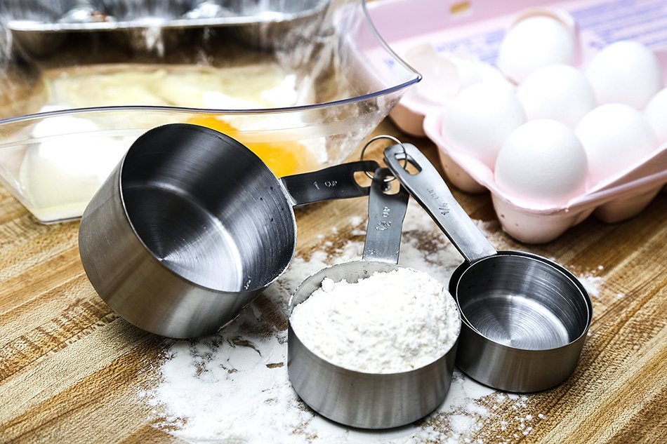 Crank flour sifter and Measuring cups & Spoons set N4