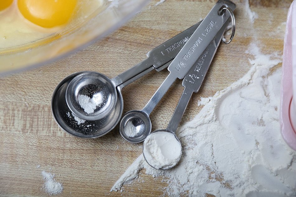 Crank flour sifter and Measuring cups & Spoons set N5