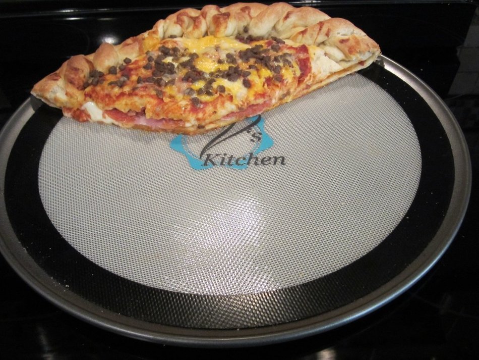 Round 12 Inch Non-Stick Silicone Baking Mat for Pizza Pans Made by Mrs. V's Kitchen N3