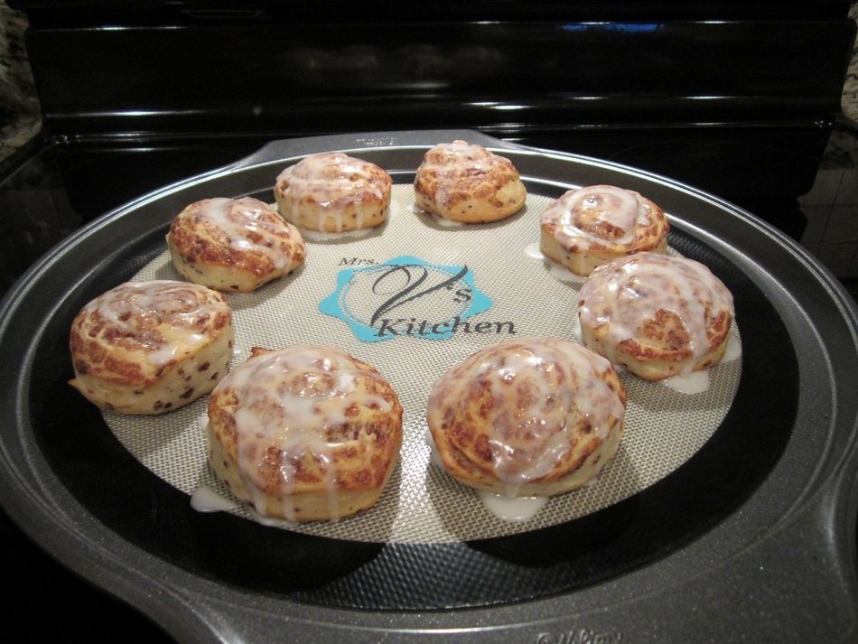 Round 12 Inch Non-Stick Silicone Baking Mat for Pizza Pans Made by Mrs. V's Kitchen N5