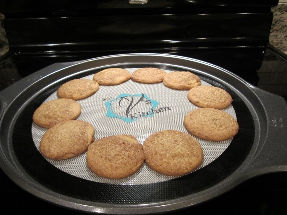 Round 12 Inch Non-Stick Silicone Baking Mat for Pizza Pans Made by Mrs. V's Kitchen N9
