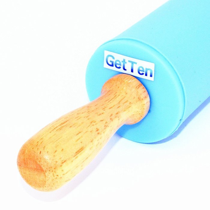 GetTen Rolling Pin Silicone Food Grade Dough Non-stick Surface Wooden Handle 1 PCS ( Random Color) N3