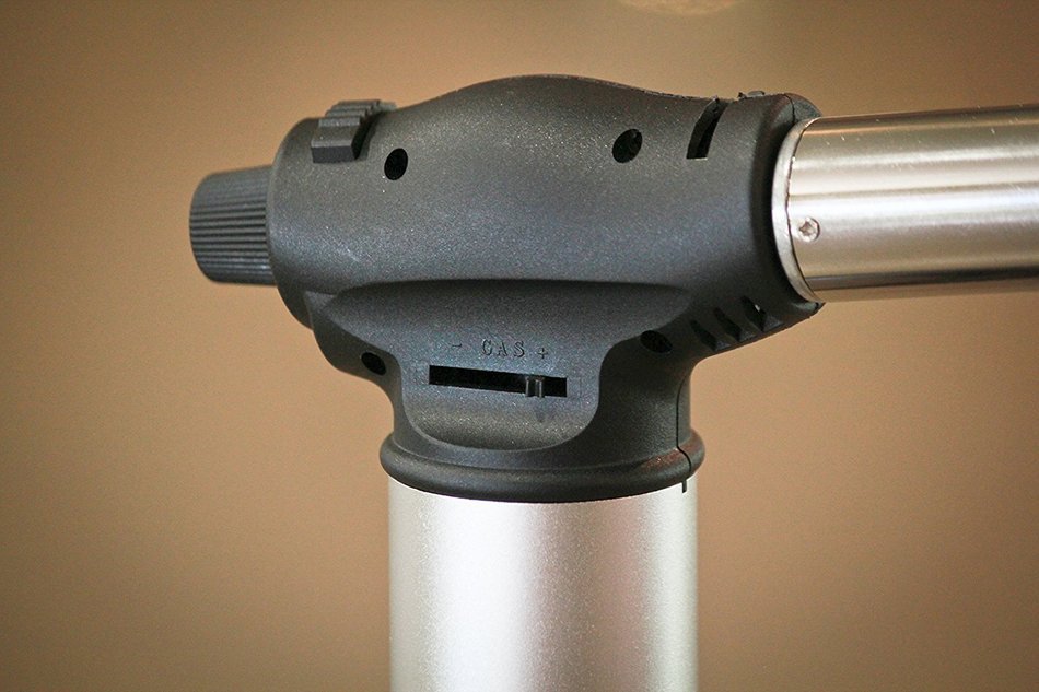 BEST CULINARY TORCH, Perfect for Making Creme Br&ucirc;l&eacute;e, Smores, Roasting Vegetables, Caramelizes Sugar on Pies &... N6