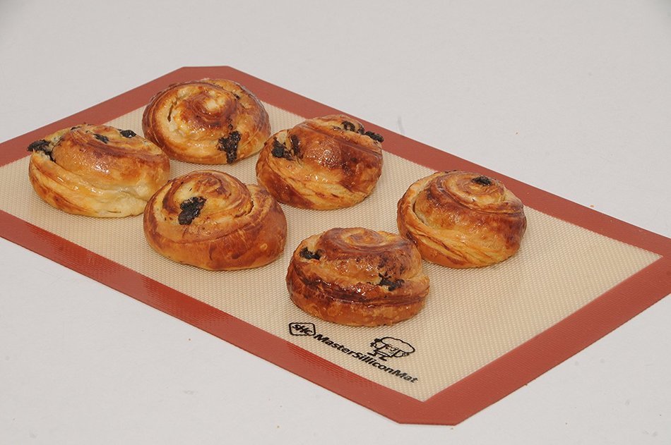 Shc-Nonstick Silicone Baking Mat-Silpat Baking Sheet Liner, 16 1/2x11 Corner Cut to Fit Your Trays/Pans N3