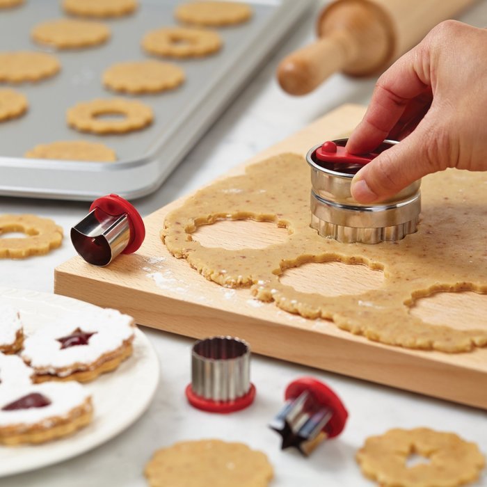 Cake Boss 6-Piece Classic Linzer Cookie Cutter Set, Red N7