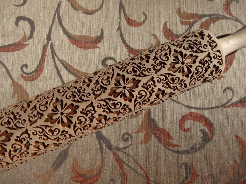 ROME FLOWERS pattern engraved rolling pin and cookie cutter