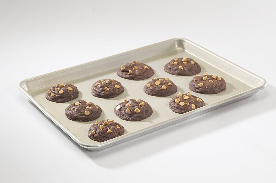 Nordic Ware Natural Aluminum NonStick Commercial Baker's Half Sheet N2