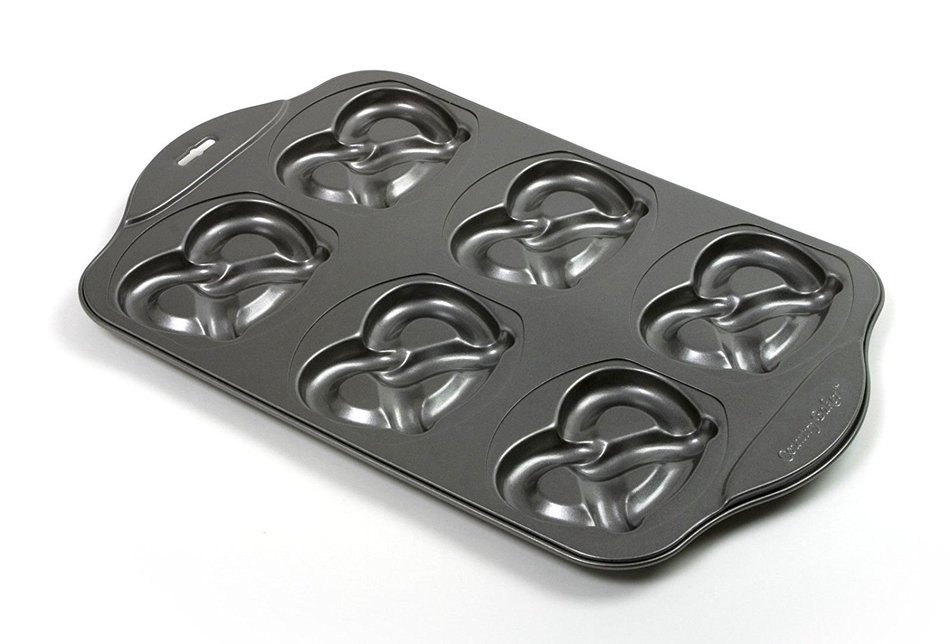 Norpro 3988 Nonstick Pretzel Baking Pan, Makes 6 Pretzels
