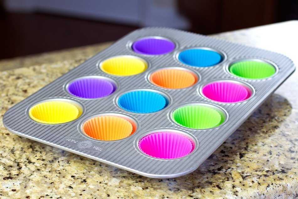 48 Pack of Reusable Silicone Baking Cups / Cupcake Liners with Silicone Spatula From Kitchen Fanatic N4