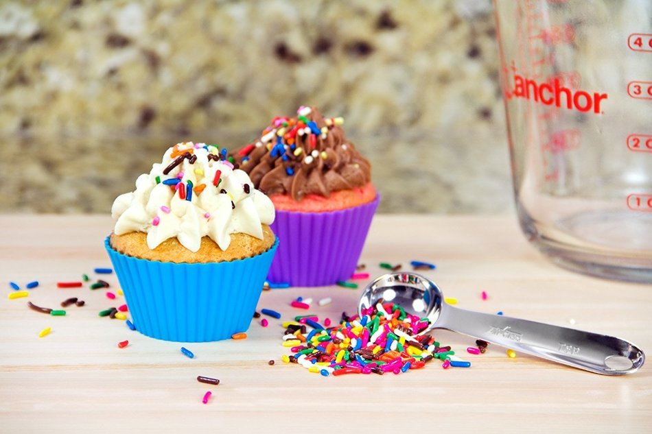 48 Pack of Reusable Silicone Baking Cups / Cupcake Liners with Silicone Spatula From Kitchen Fanatic N6
