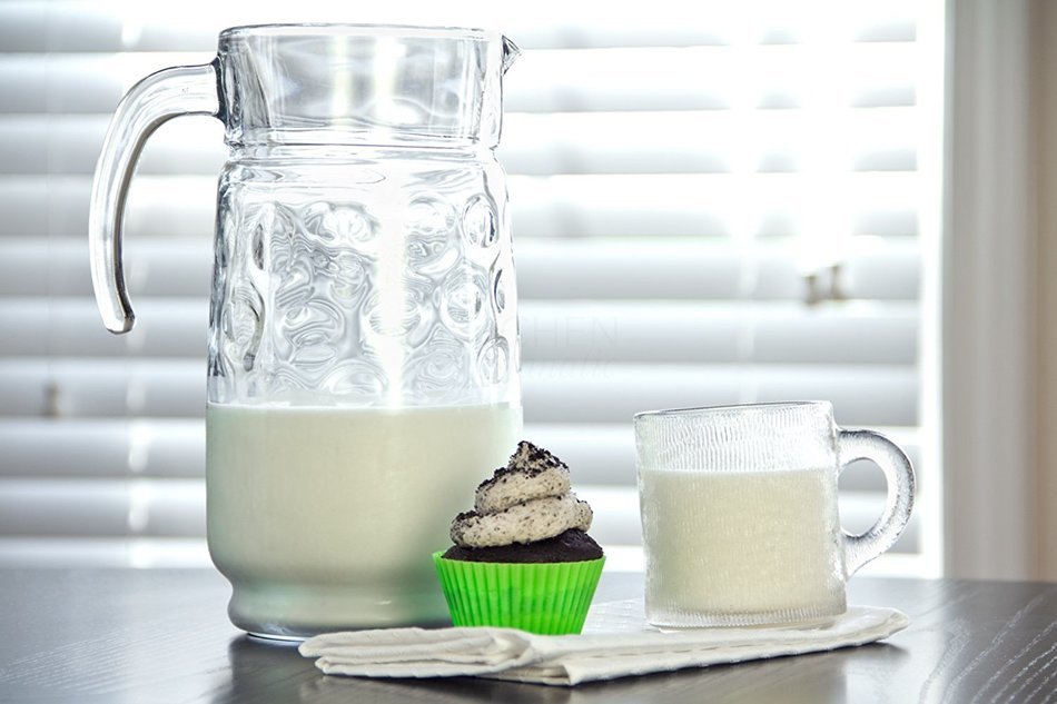 48 Pack of Reusable Silicone Baking Cups / Cupcake Liners with Silicone Spatula From Kitchen Fanatic N8