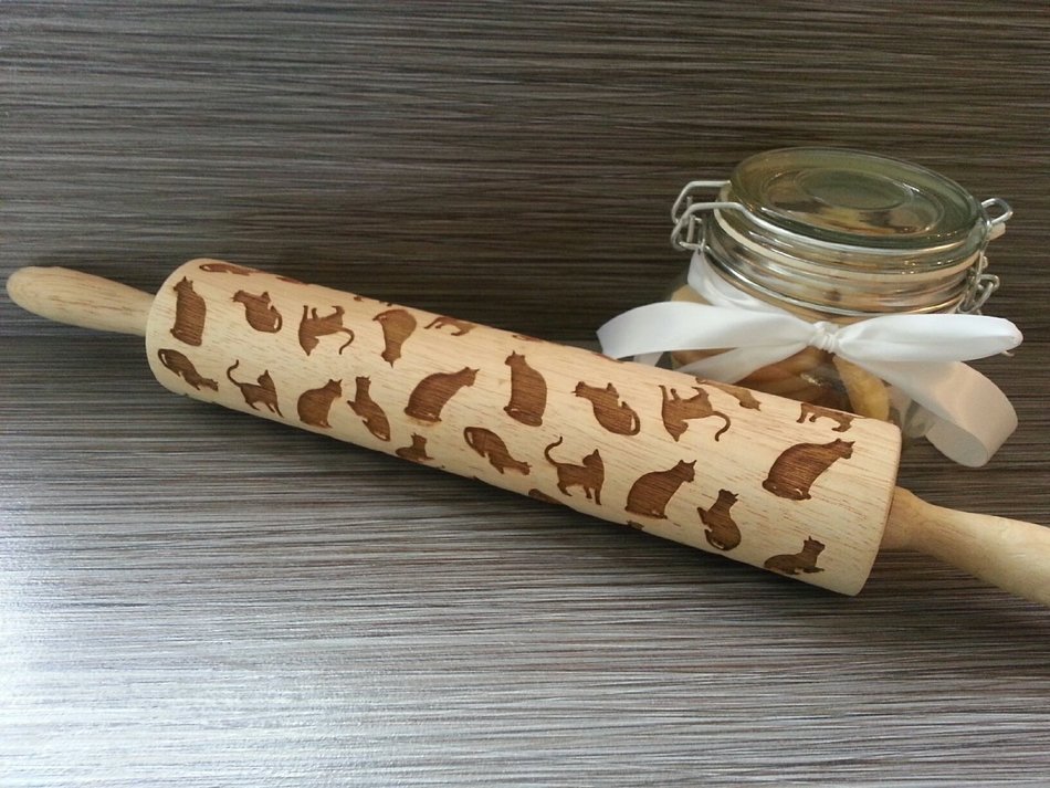 Cat Rolling Pin - Engraved Wood with Cat Design 10 inch Embossed Hardwood Cylinder N3